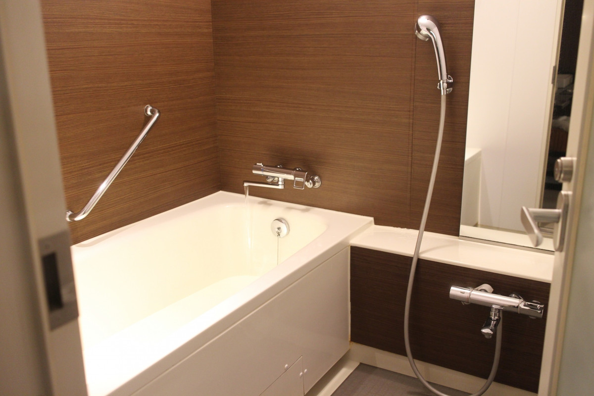 足を伸ばせて入れる浴室