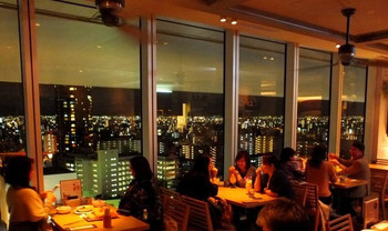 「サーフサイド キッチン」内観 848778 一面に広がるパノラマ夜景を見ながらお食事をお楽しみください。