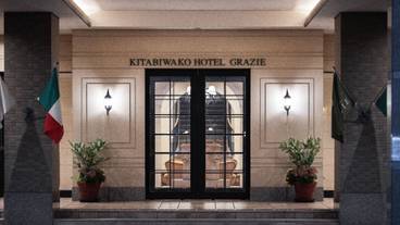 Hotel exterior | Entrance / 27