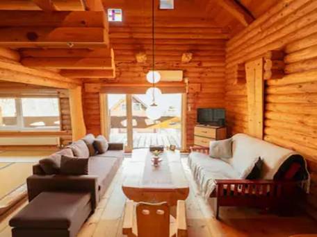 Lake Toya Hillside House / 3