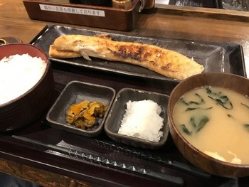 「しんぱち食堂 新宿店」 料理 72715945 サーモンハラス定食（700円）