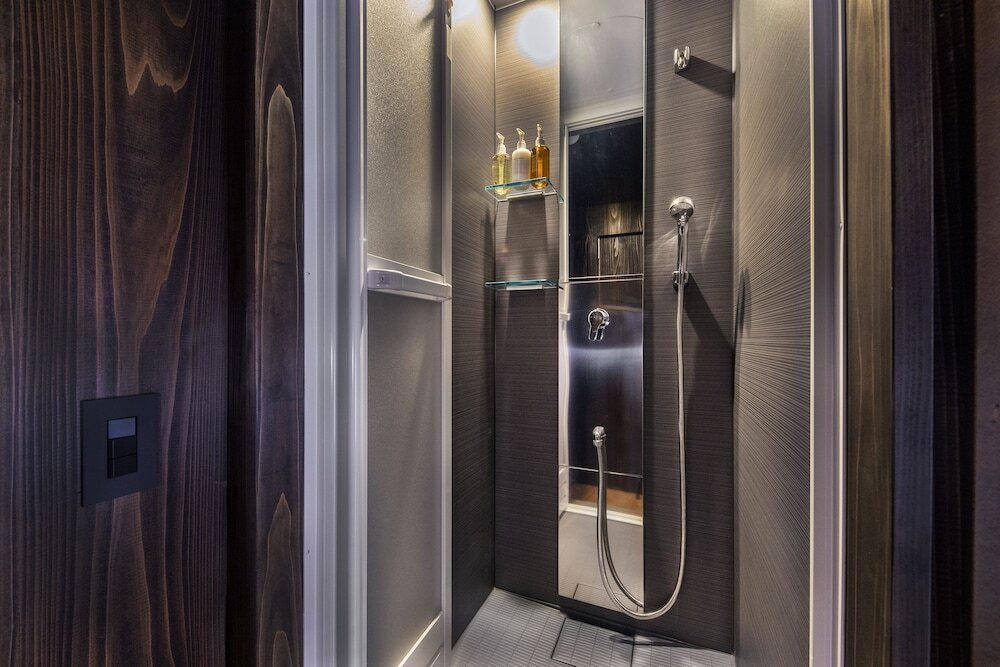 バスルームのシャワー