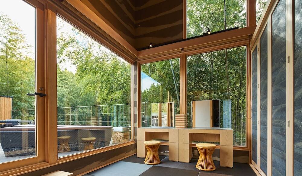 温泉三昧の旅で
贅沢な大人の休日を / 1