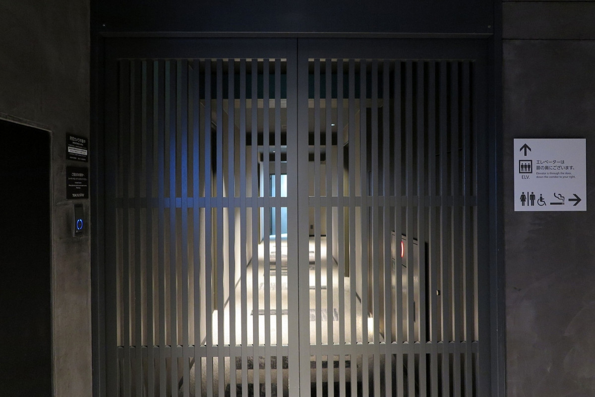 玄関だけでなく、客室廊下に入るためにもカードキーが必要