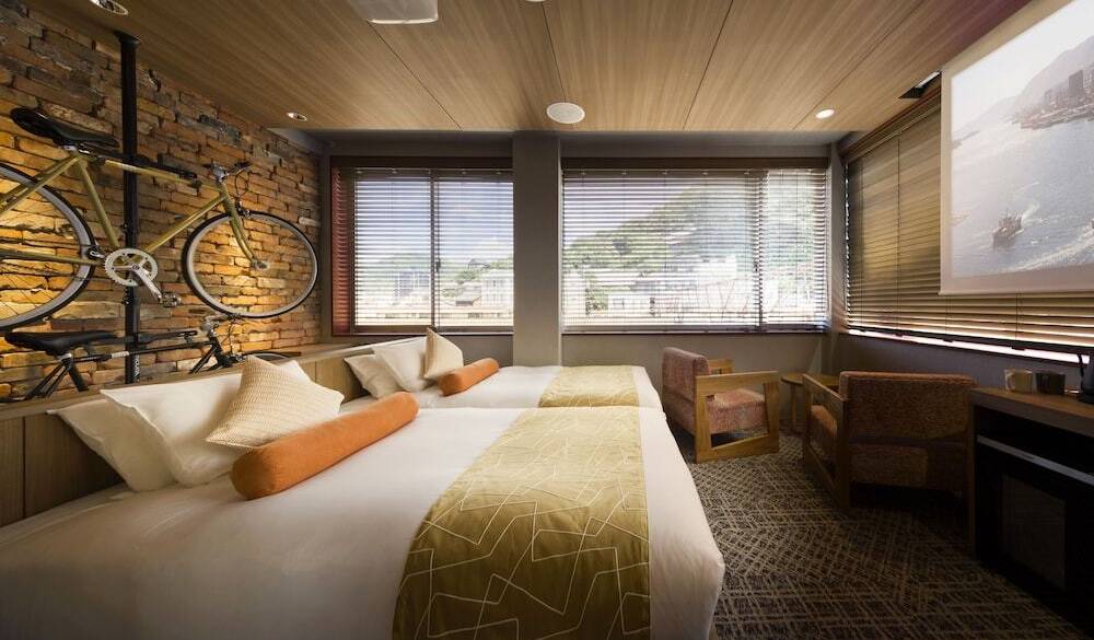 コーナーサイクルツイン / 1