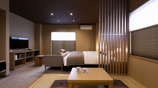 和洋室クイーンベッドルーム B