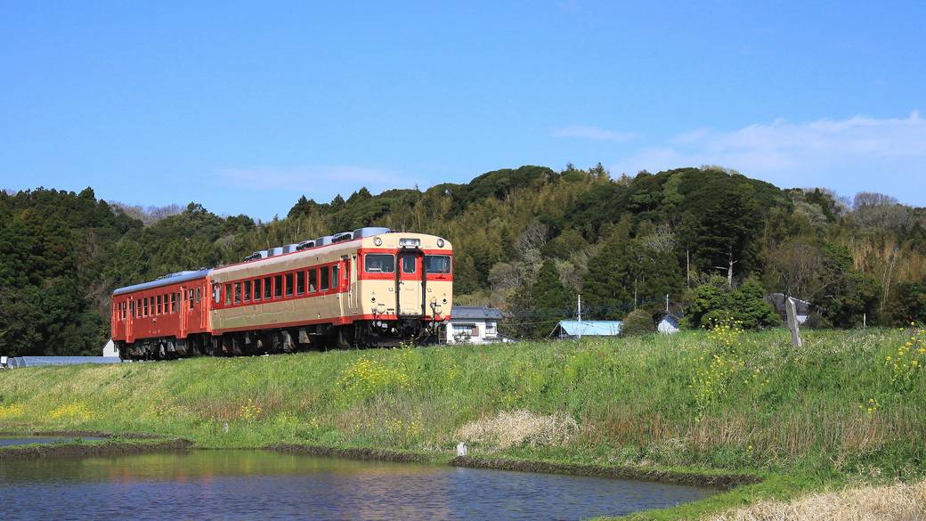 いすみ鉄道と田園風景 / 1