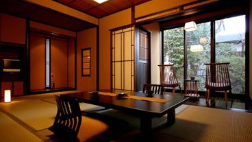 客室内のダイニングエリア / 7