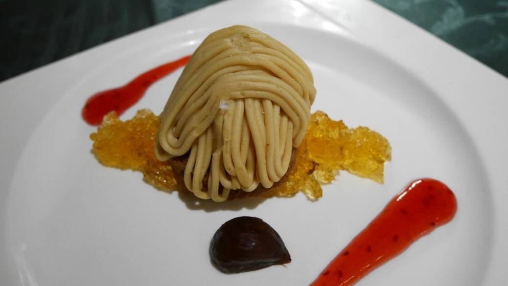 老舗洋食店のディナーは
フレンチ＋ロシア料理 / 5