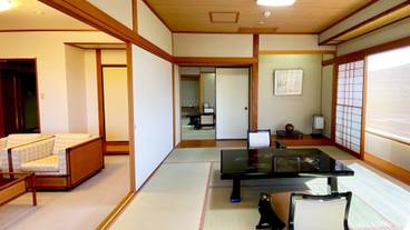 客室 / 8