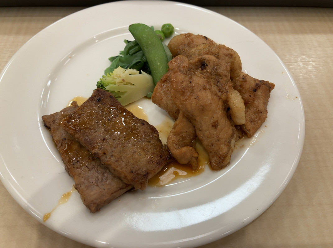 お肉も思ったより美味しい