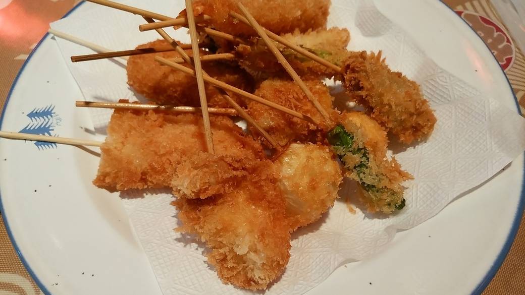 宿近くの飲食店で
楽しくハシゴ！ / 2