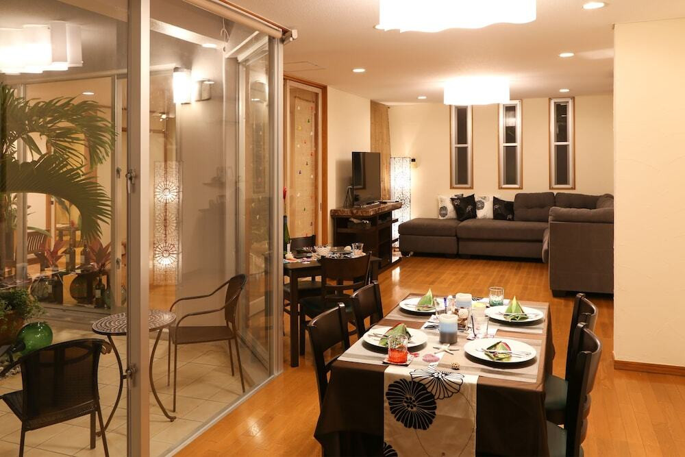 客室内のダイニングエリア