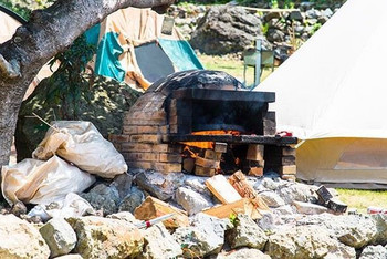 本格的な石釜も完備♪皆でワイワイ石釜料理を作ろう3906180