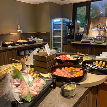 ハーフビュッフェでアレンジが楽しめる夕食4020365