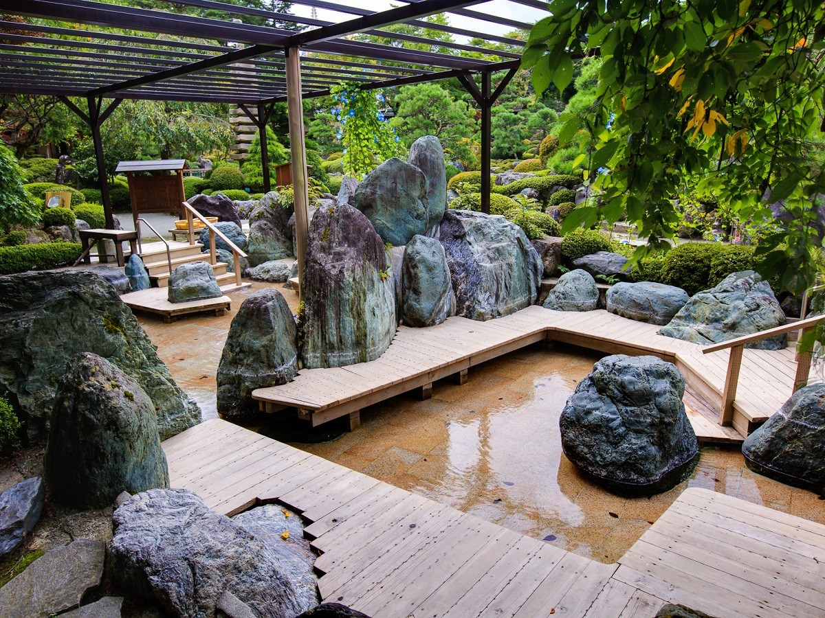 散策に疲れたら足湯でまったり3725576