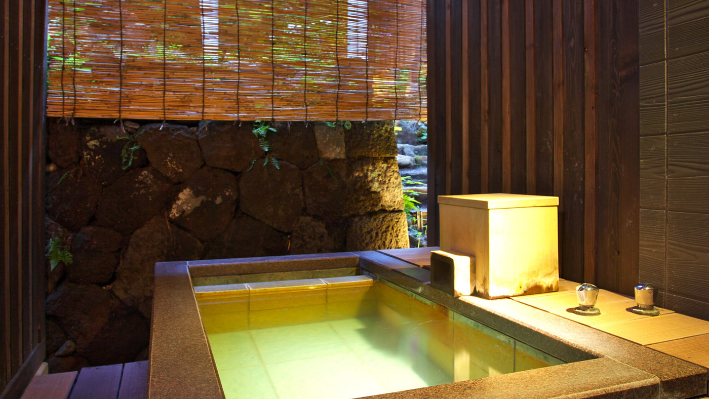 草津温泉のホテル・旅館で大人ならではの癒しを3494120