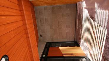 施設の入り口 / 28