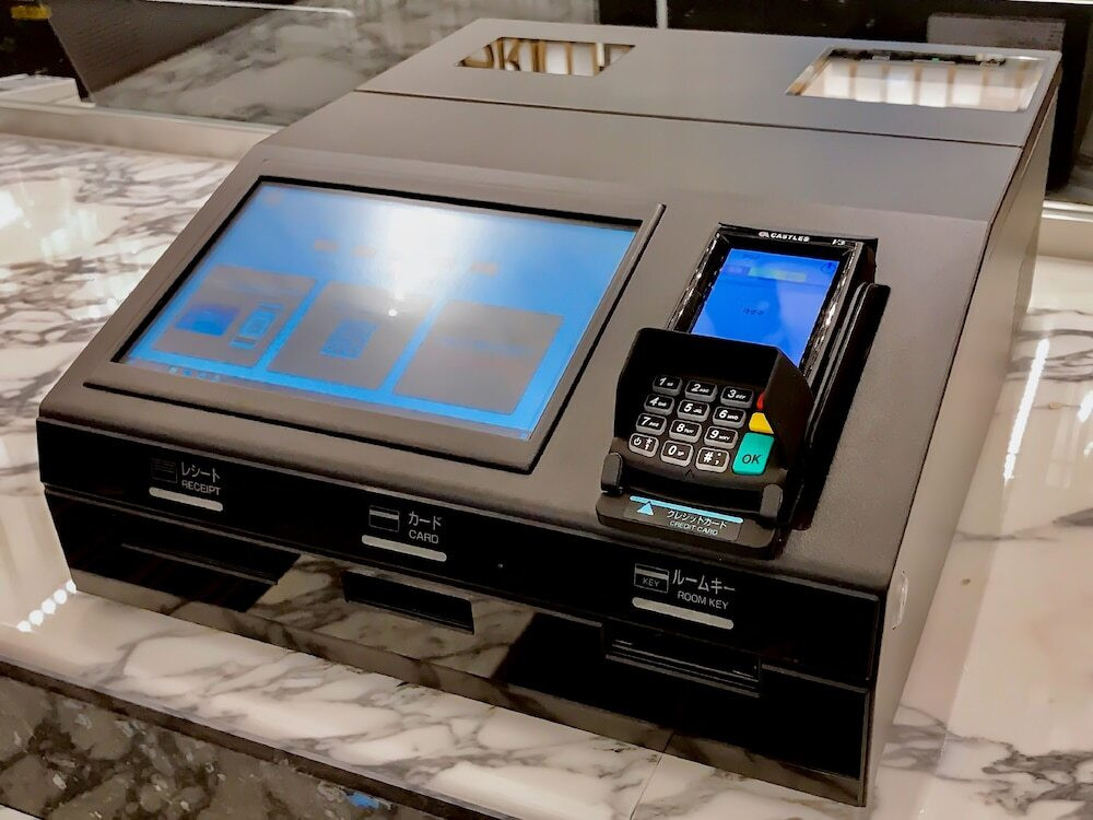 チェックイン / チェックアウト キオスク