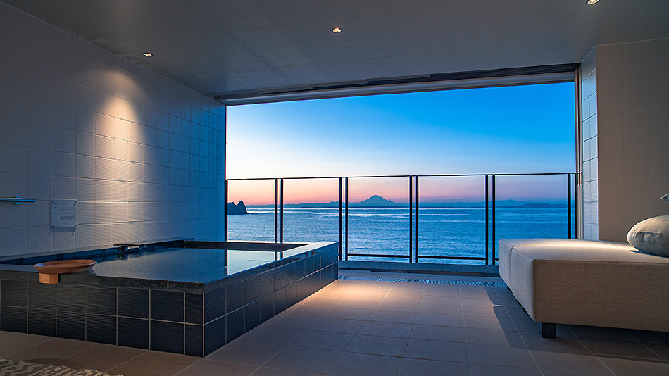 オーシャンビューの露天風呂で疲れを癒す3578625