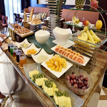 新鮮なトロピカルフルーツにニンマリ♪駅近の高級ホテル3720320