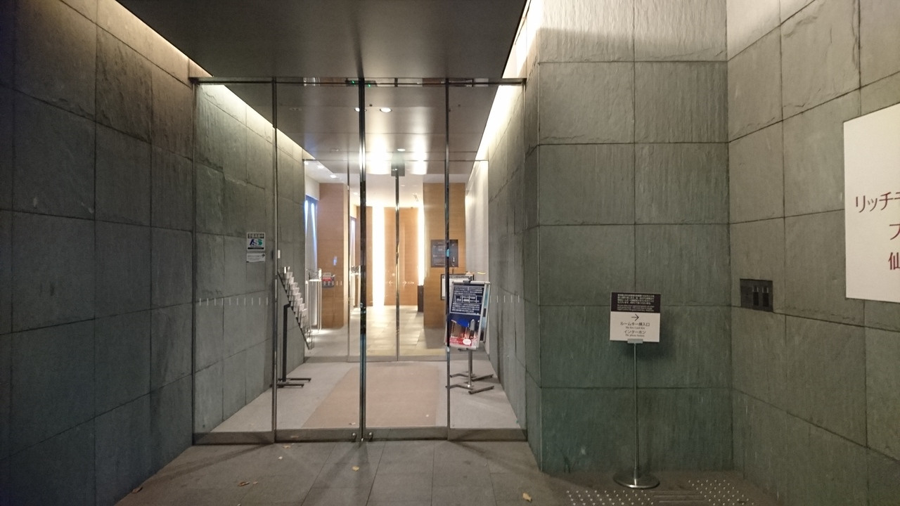 ホテルの正面玄関です。少々分かりにくいかもしれません。