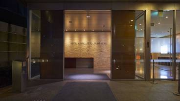 施設の入り口 / 33