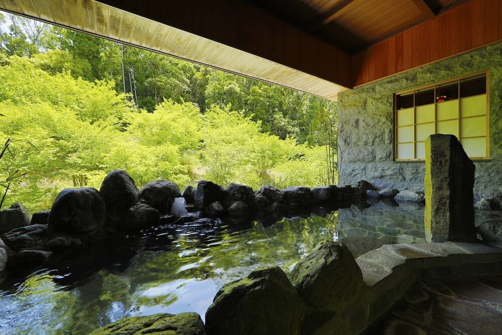 森の湯　岩風呂