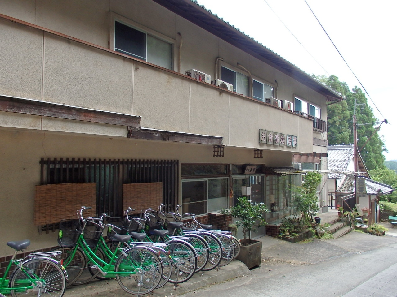 アットホームな雰囲気で人気！ 「岡寺」の参道沿いに建つ民宿3849374