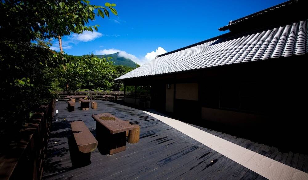 母屋のデッキテラス / 1