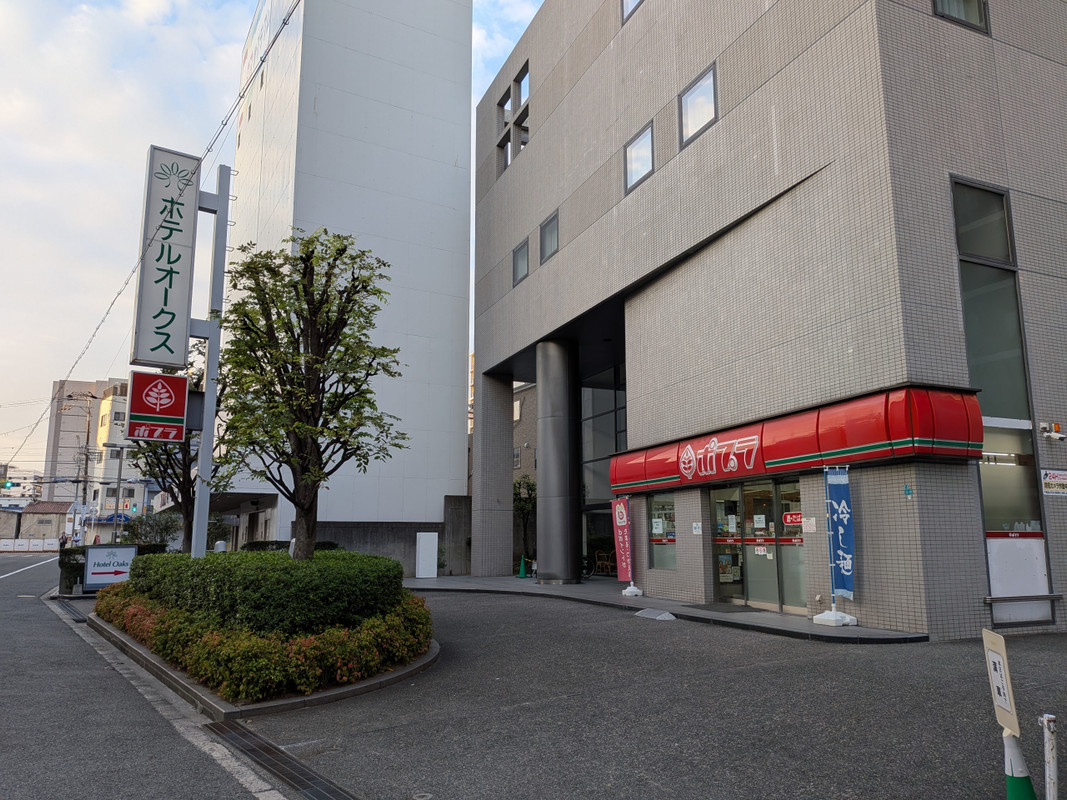 何故か街は下水臭い