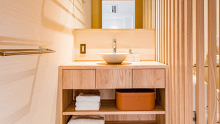 ダブルルーム (波)