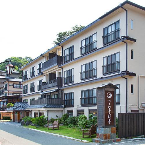 開放的なロビーで
のんびりチェックイン / 3