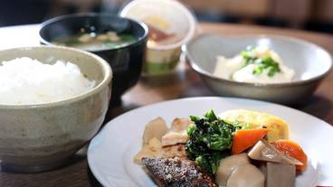 食事・飲み物 / 4