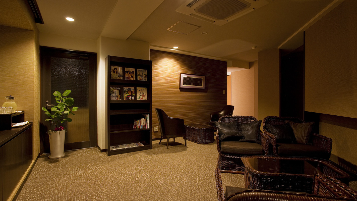 ライブラリーラウンジ