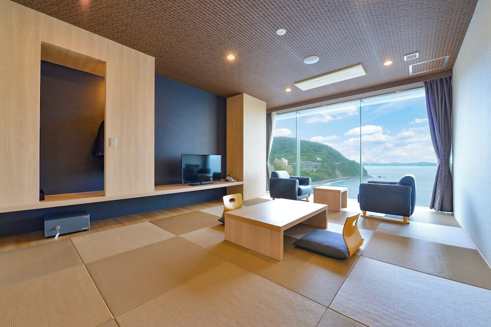 種類豊富なバイキングを心行くまで堪能する4055275