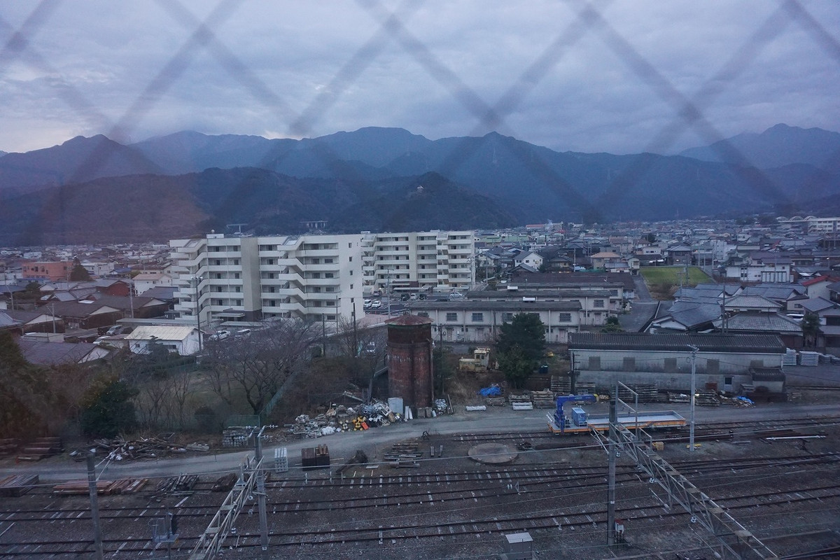 南側の部屋からは、すぐそこに四国山地！