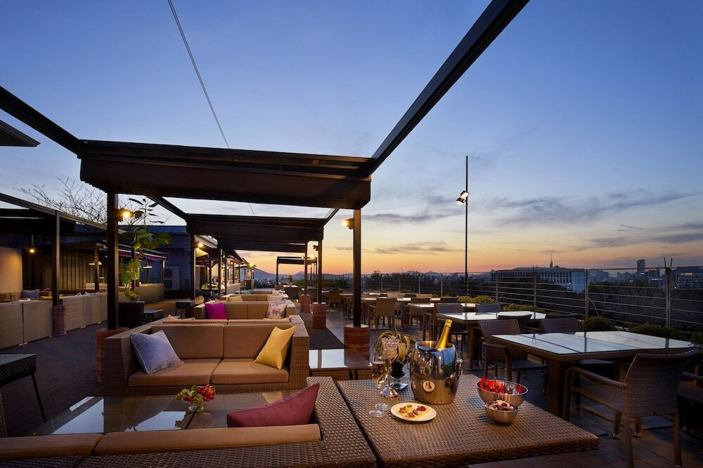 喧騒から離れ、福岡市を一望できるくつろぎ空間へ4260852