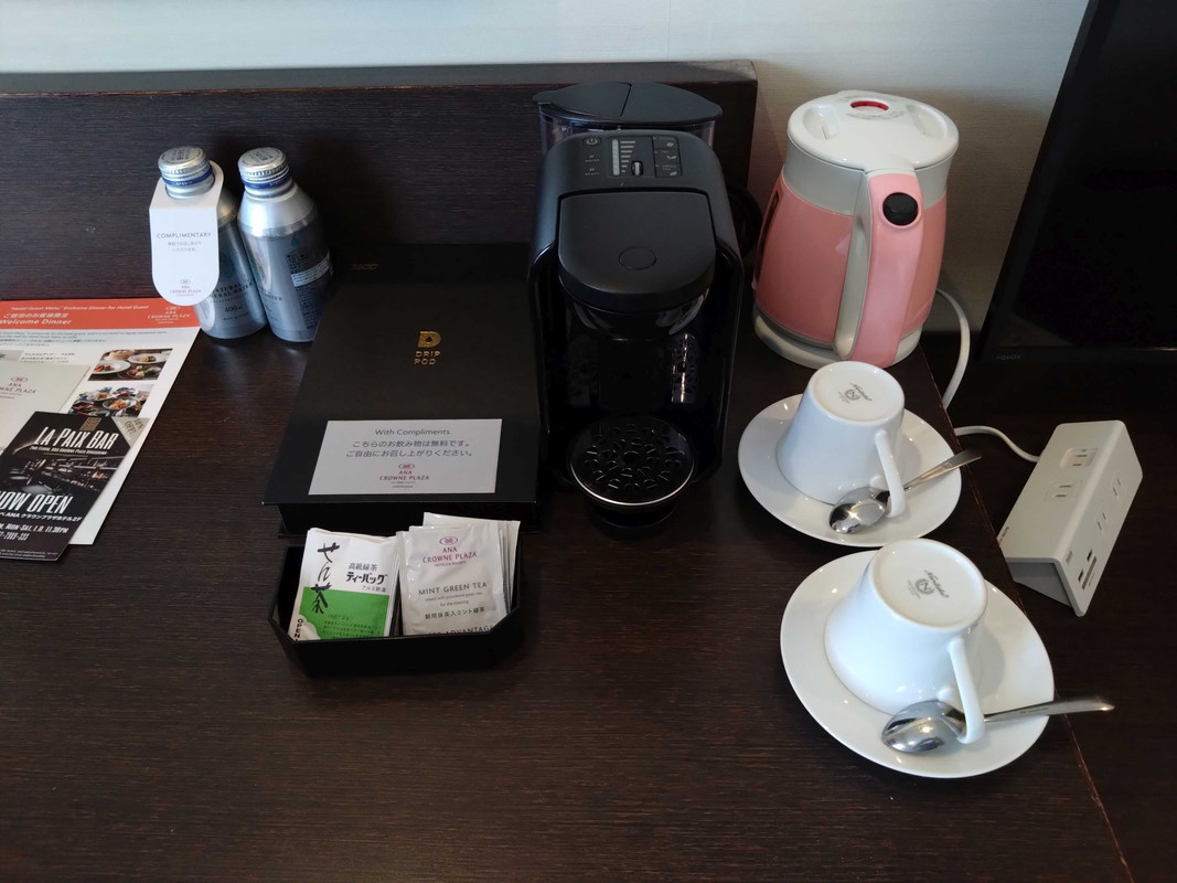 コーヒーマシンやお茶など