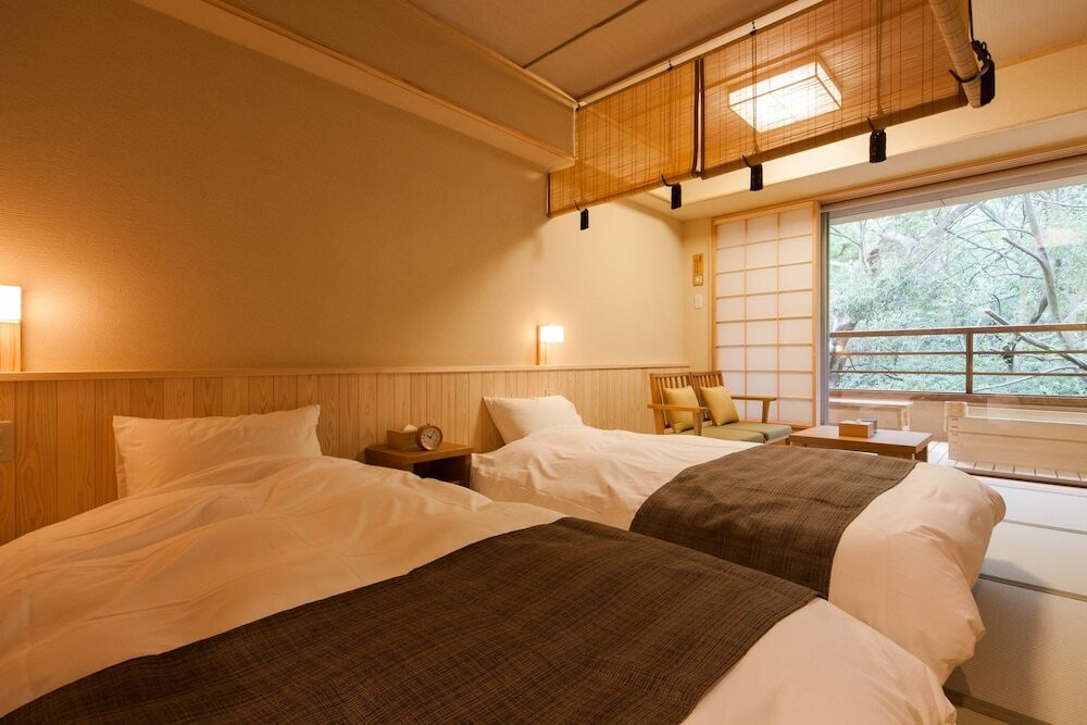 伊勢神宮の美しい森を見渡す宿4276646