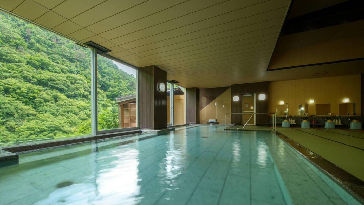 山のホテルとは思えない！海の幸が自慢の会席料理3529785