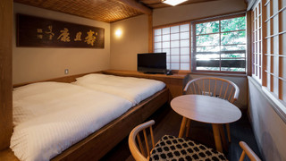 304 ベーシック ツインルーム シングルベッド 2 台 お手洗い付  禁煙