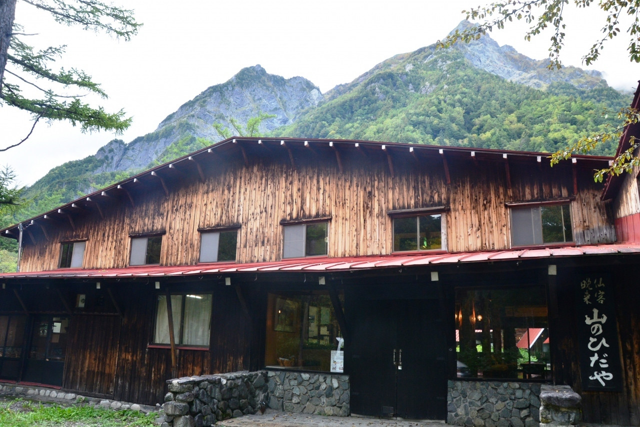 自然の恵みをいただく夕食が自慢！1時間歩いて辿り着くランプの宿3494504