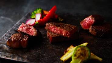 1F カフェ&バー リーベル　鳥取和牛の炭火焼ステーキ / 1