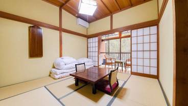 客室内のダイニングエリア / 34