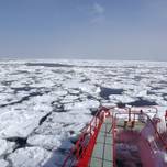 紋別で寒さを忘れる感動を！世界初の流氷砕氷観光船「ガリンコ号Ⅱ」