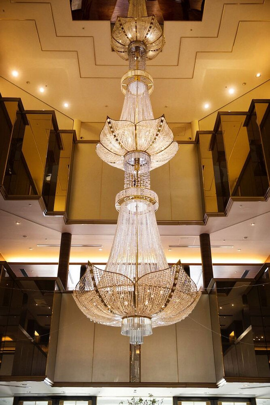 ロビーシャンデリア