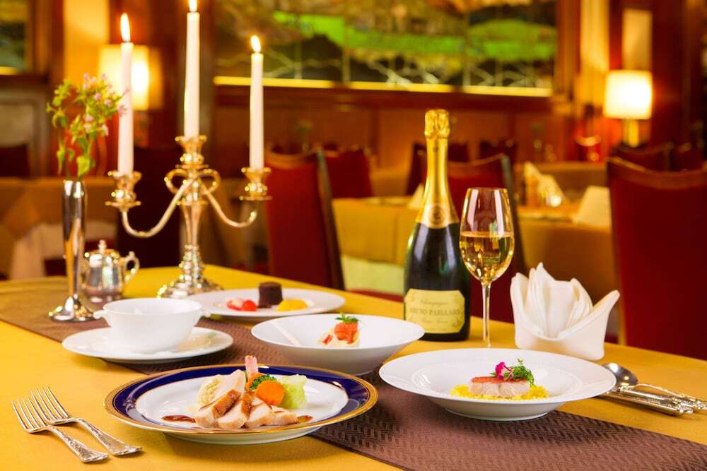 ジョン・レノンも愛した老舗ホテルで大人な聖夜を3952543