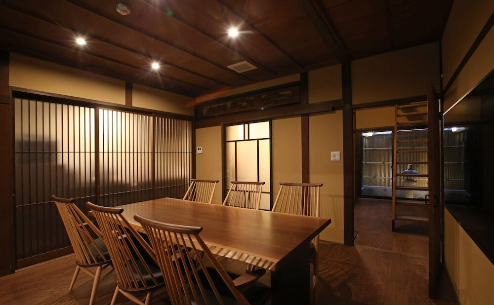 客室内のダイニングエリア