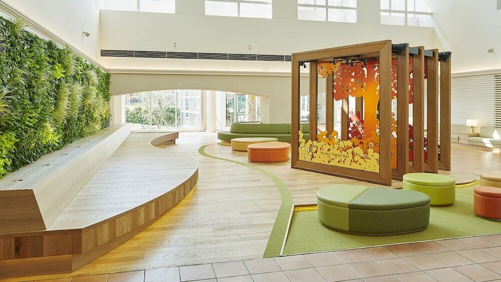 トロピカルテイストの館内でわくわくする思い出作りを4252049